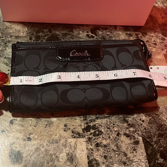 Coach signature zippy wallet wristlet with black patent leather - Picture 7 of 7